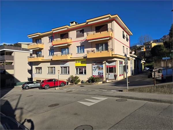 Ampio 4.5 Locali all'ultimo piano con 3 Terrazze e Posteggi